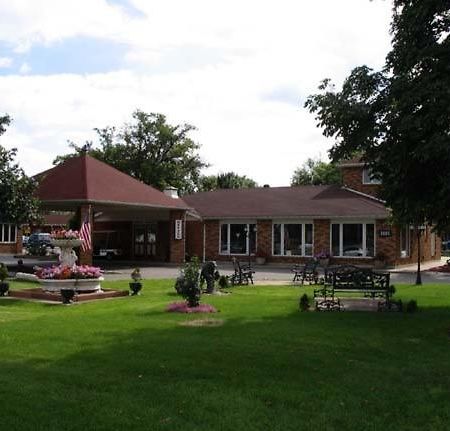 Ivy Rose Motor Inn Уиндзор Екстериор снимка