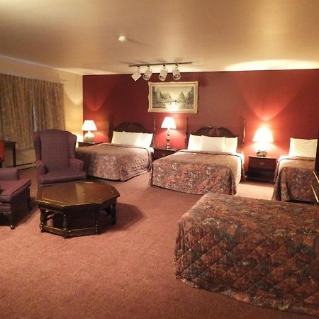 Ivy Rose Motor Inn Уиндзор Екстериор снимка