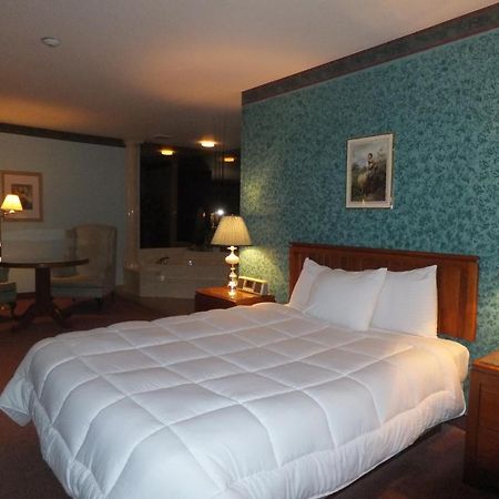 Ivy Rose Motor Inn Уиндзор Екстериор снимка