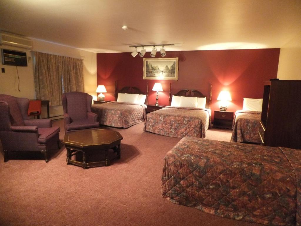 Ivy Rose Motor Inn Уиндзор Екстериор снимка