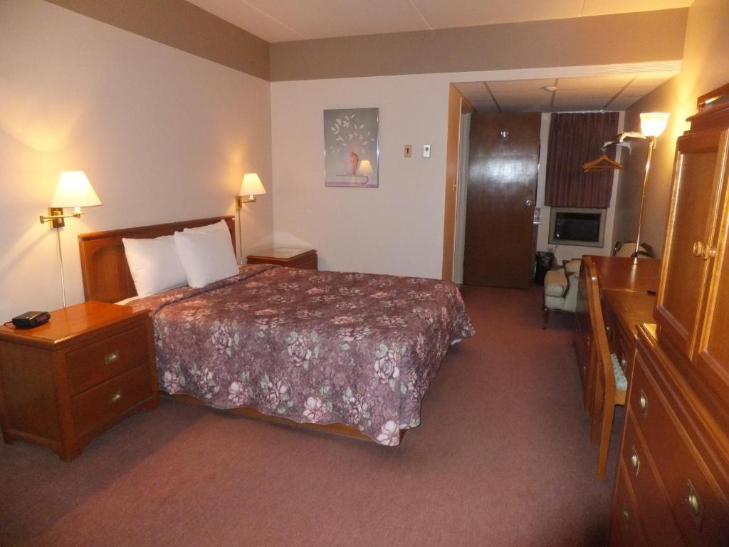 Ivy Rose Motor Inn Уиндзор Екстериор снимка