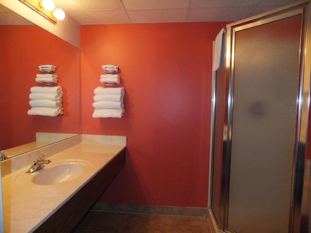 Ivy Rose Motor Inn Уиндзор Екстериор снимка