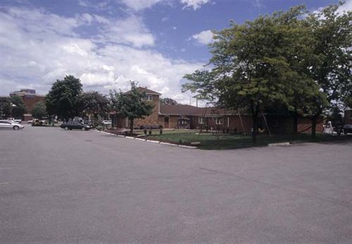 Ivy Rose Motor Inn Уиндзор Екстериор снимка